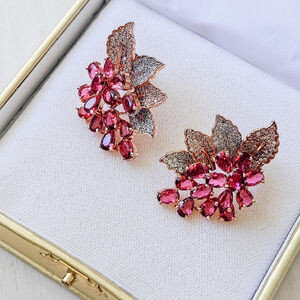 Elegant Vintage Floral Cluster Earrings – Rose Gold with Pink Gemstones